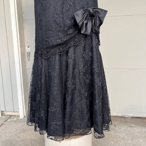 Vintage 1980s Black Lace Flapper-Inspired Dress with Satin Bow & Puffed Sleeves - Picture 9 of 12